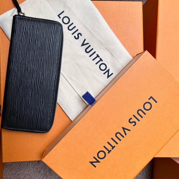 Louis Vuitton Handbags - Black EPI Zip-Around Wallet